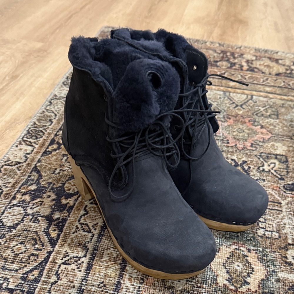 No. 6 shearling lined lace up clogs Women's dark navy  Suede Ankle Boots size 38